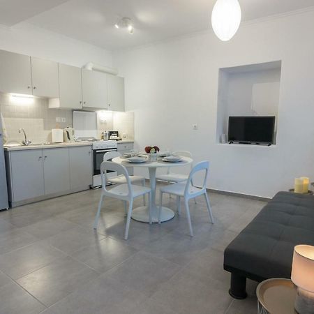 Infinity Apartment Leonídion Екстериор снимка