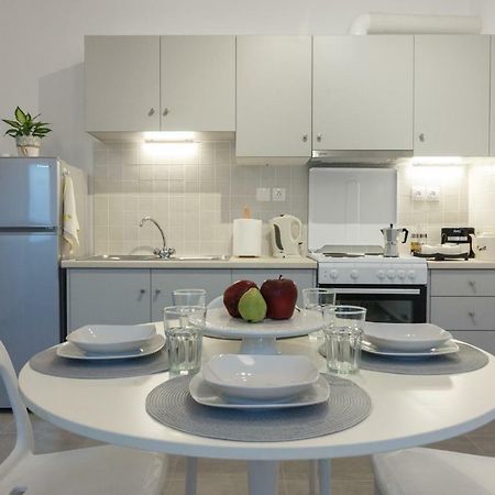 Infinity Apartment Leonídion Екстериор снимка