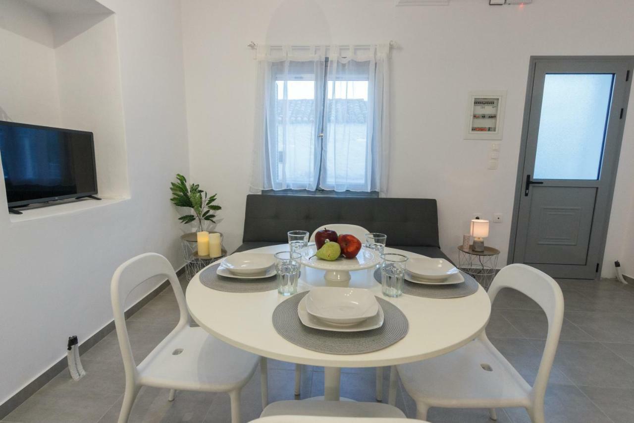 Infinity Apartment Leonídion Екстериор снимка