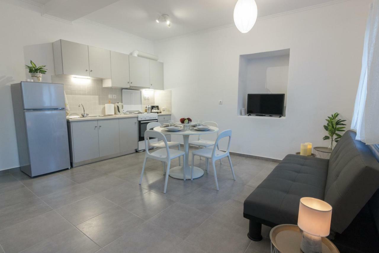 Infinity Apartment Leonídion Екстериор снимка