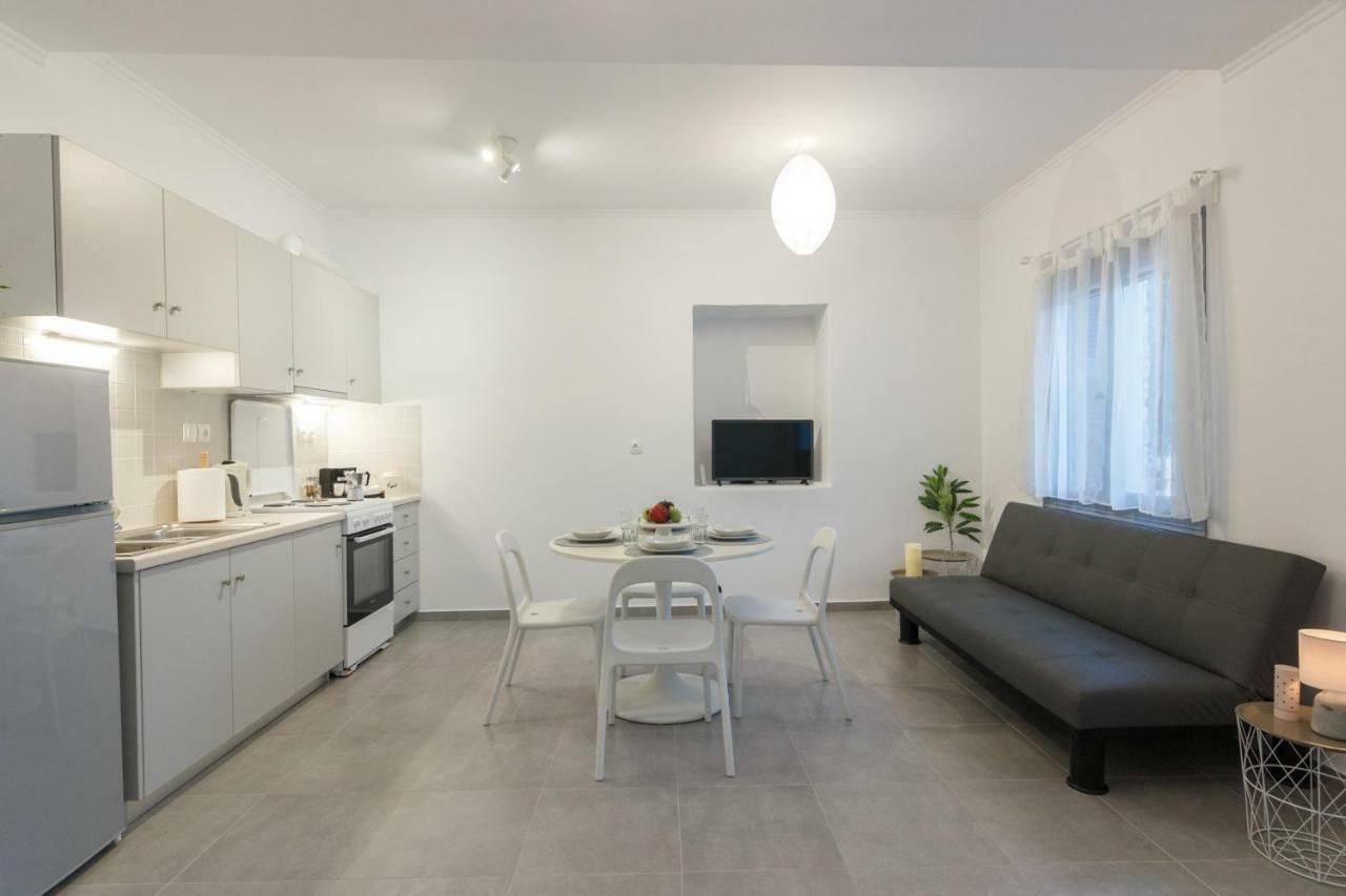 Infinity Apartment Leonídion Екстериор снимка