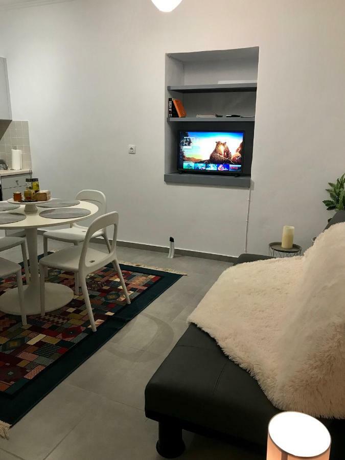 Infinity Apartment Leonídion Екстериор снимка